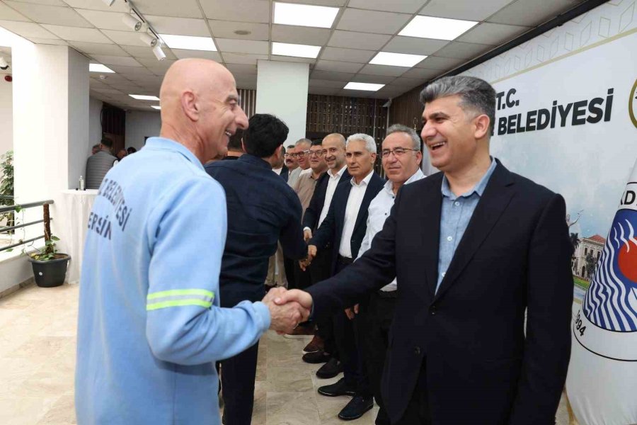 Akdeniz Belediyesi Bayram Süresince Sahada Olacak