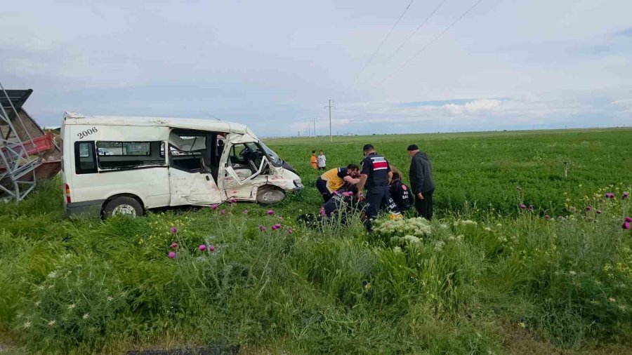 Aksaray’da Minibüs İle Kamyonet Çarpıştı: 5 Yaralı