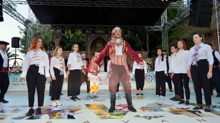 24. Alanya Uluslararası Kültür Sanat Ve Turizm Festivali Başladı