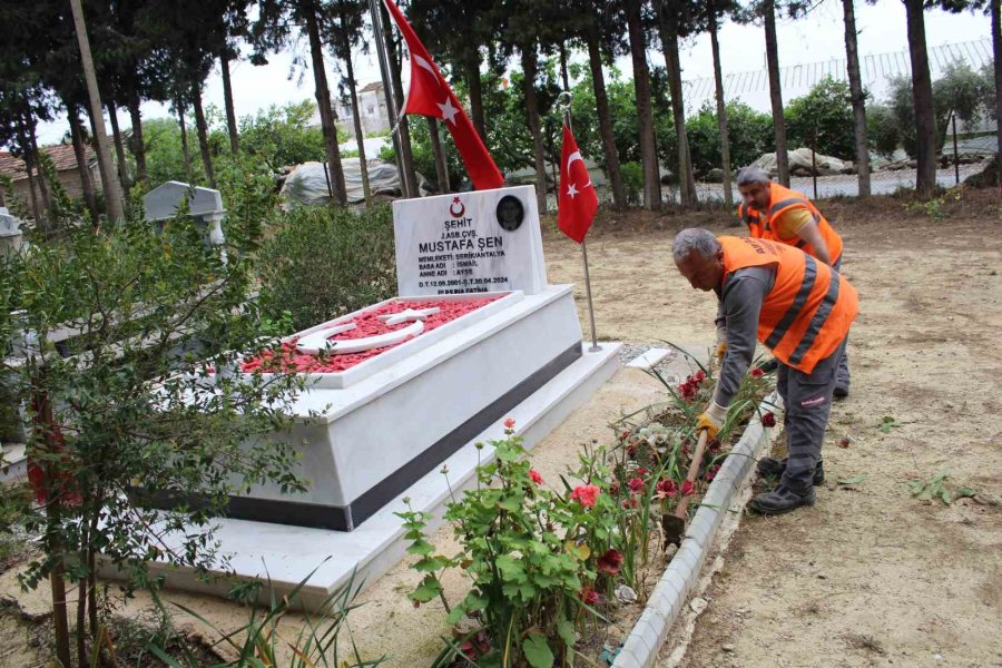 Büyükşehir’in Mezarlıklarda Bayram Hazırlığı Sürüyor