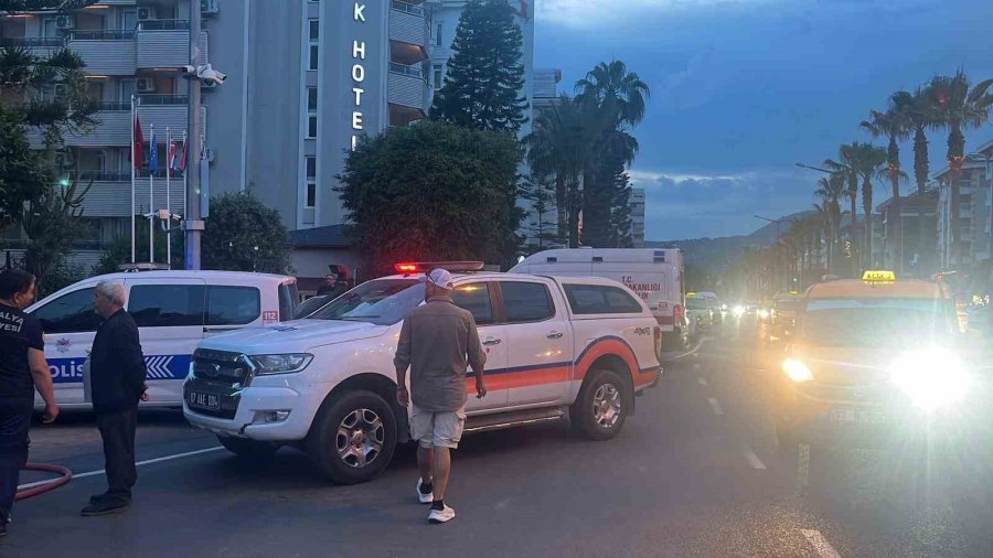Alanya’da Otel Mutfağında Çıkan Yangın Korkuttu