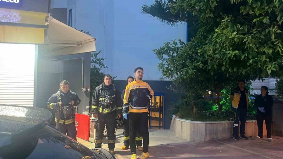Alanya’da Otel Mutfağında Çıkan Yangın Korkuttu