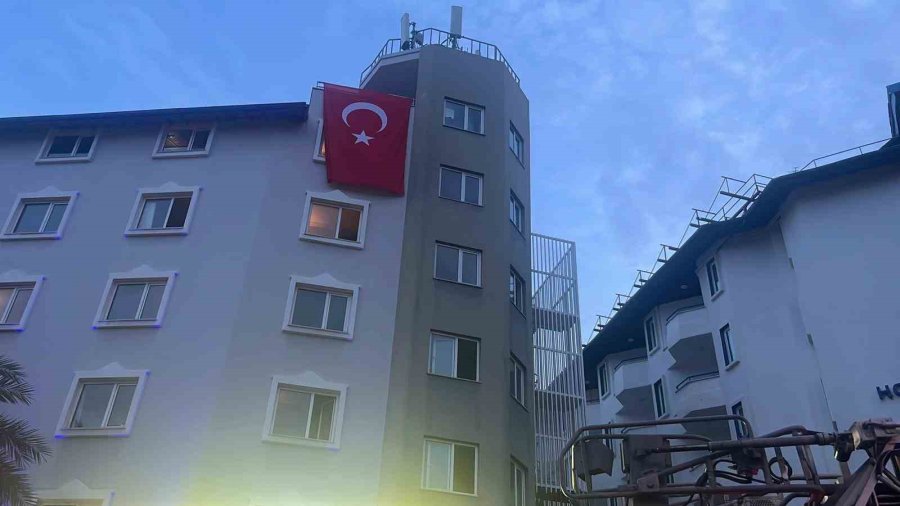 Alanya’da Otel Mutfağında Çıkan Yangın Korkuttu