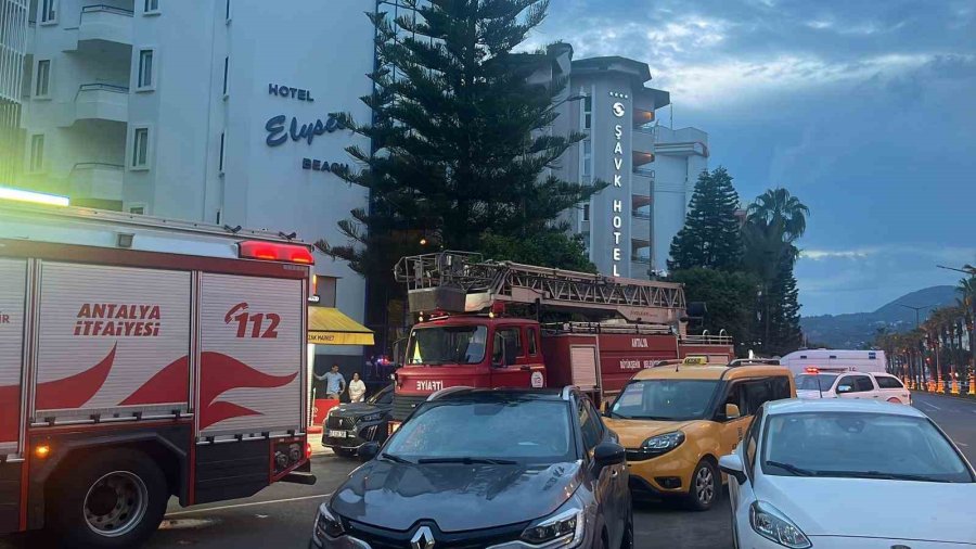 Alanya’da Otel Mutfağında Çıkan Yangın Korkuttu