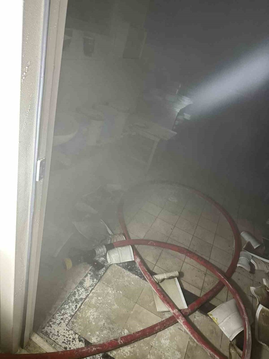 Alanya’da Otel Mutfağında Çıkan Yangın Korkuttu