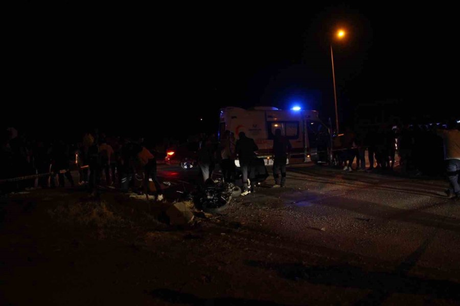 Çöp Kamyonuyla Çarpışan Motosikletteki 2 Genç Hayatını Kaybetti