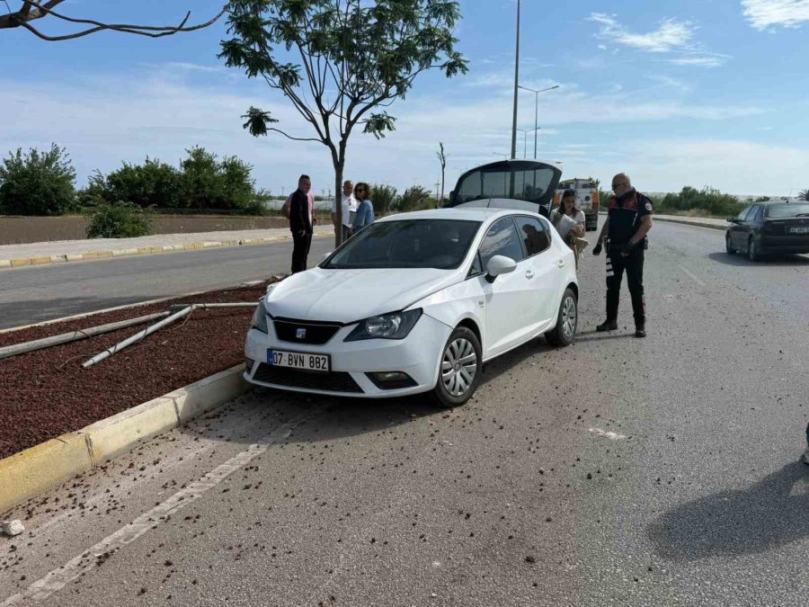 Antalya’da Otomobil İle Kamyonet Çarpıştı: 7 Yaralı