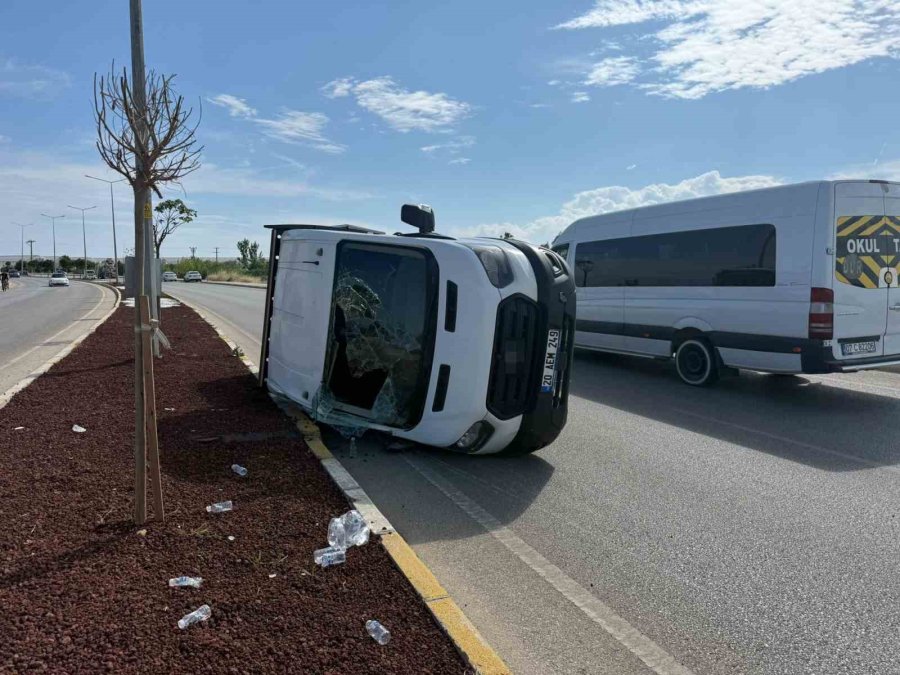 Antalya’da Otomobil İle Kamyonet Çarpıştı: 7 Yaralı