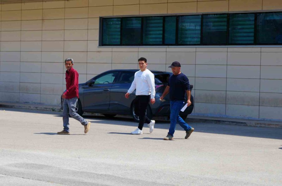 Antalya’da Kazada Hayatını Kaybeden Motosikletli 2 Gencin Cenazesi Teslim Alındı