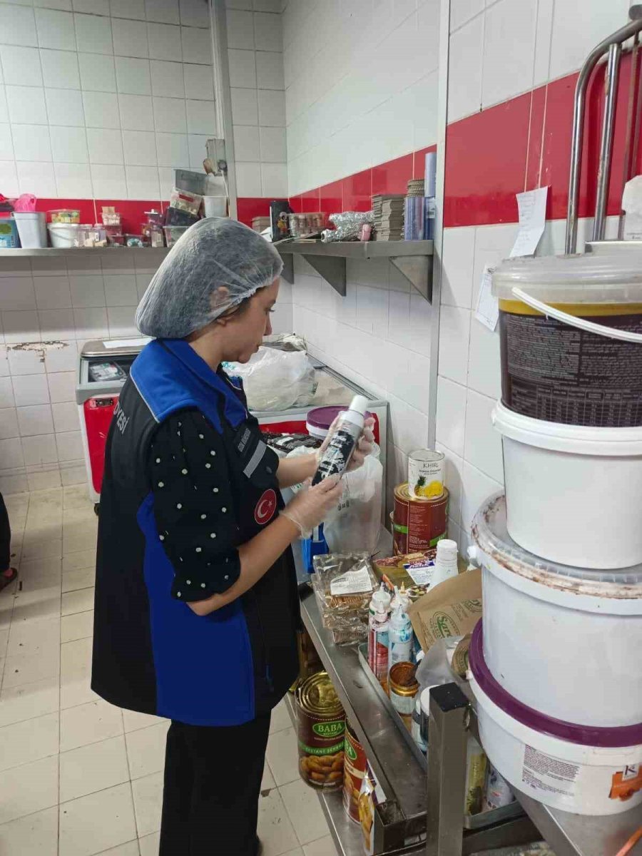 Kemer’de Zabıta Ekiplerinden Bayram Öncesi Denetim