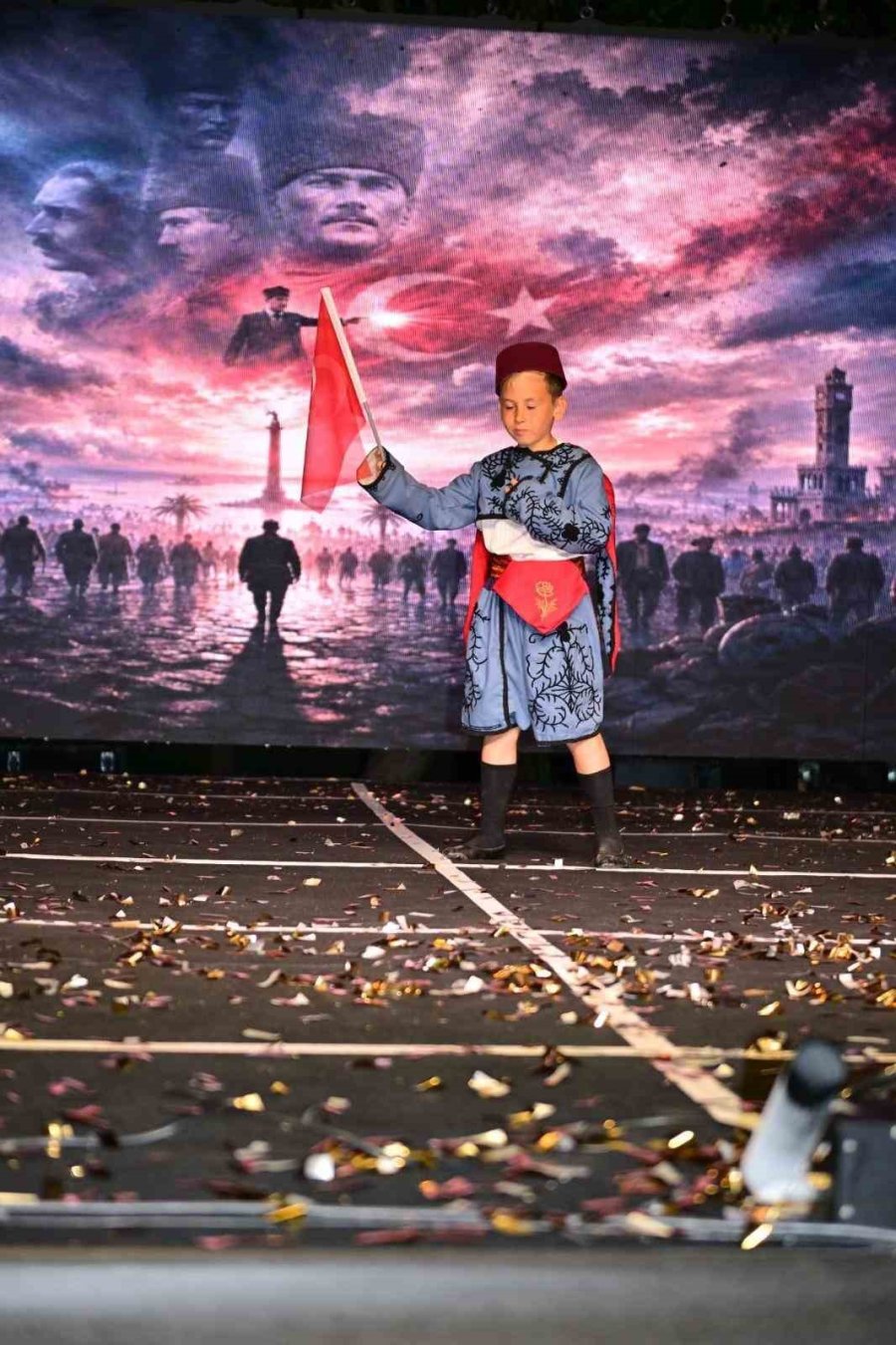 Konyaaltı İlkokulu’ndan Renkli Halk Oyunları Şenliği