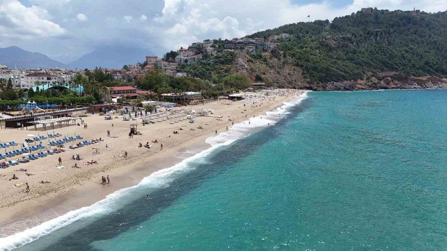Alanya Sahillerinde Bayram Yoğunluğu