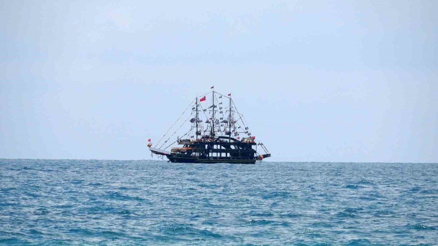 Alanya Sahillerinde Bayram Yoğunluğu