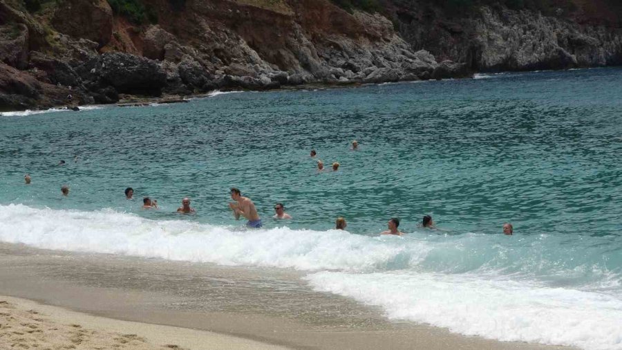 Alanya Sahillerinde Bayram Yoğunluğu