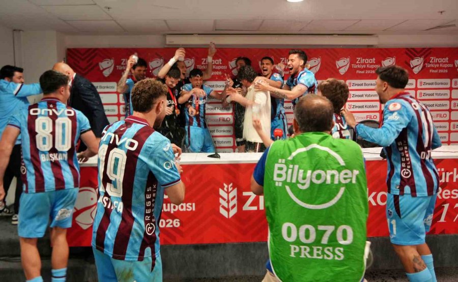 Fatih Tekke: "çok Şükür Taraftarımızı Mutlu Ettik, Camiamıza Bir Kez Daha Kupa Kazandırdık"