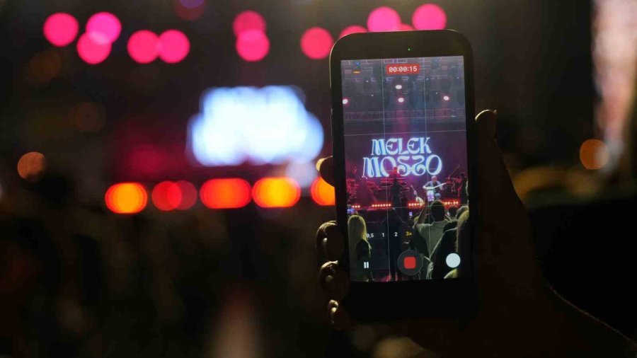 Melek Mosso Alanya’da Festivalde Sahne Aldı