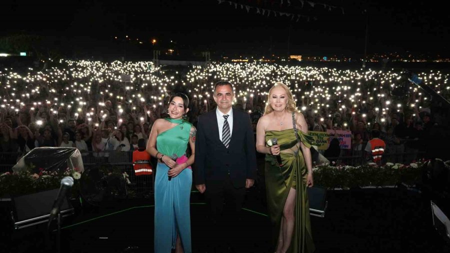 Melek Mosso Alanya’da Festivalde Sahne Aldı