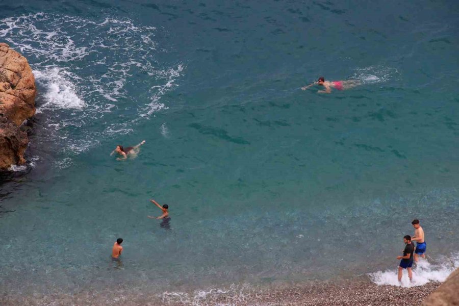 Antalya 2 Saat Arayla İki Farklı Mevsim Yaşadı