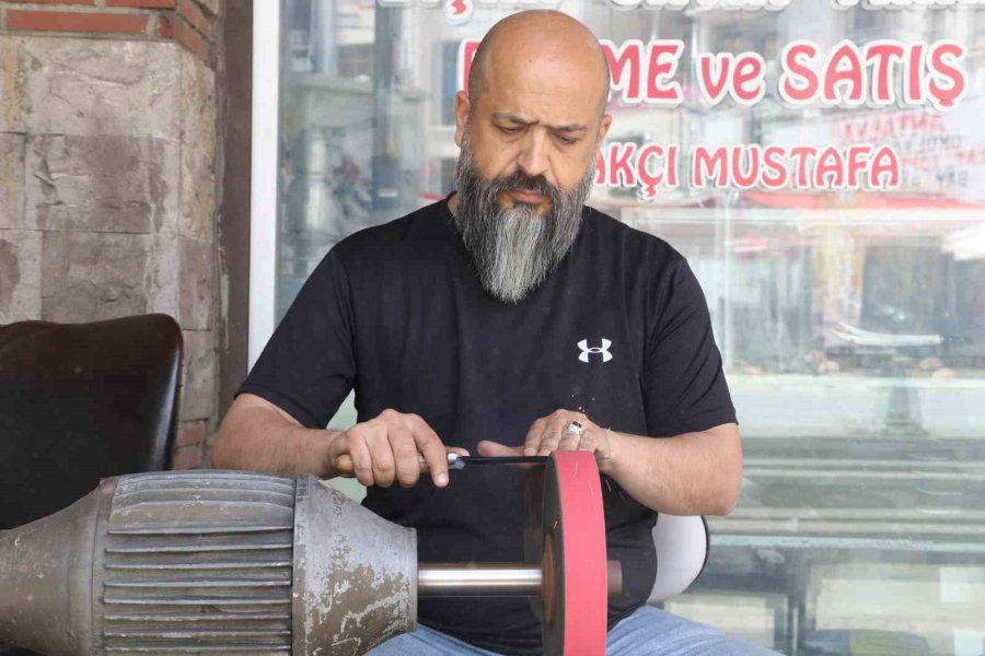 Antalya’da Bıçakçılarda Bayram Mesaisi