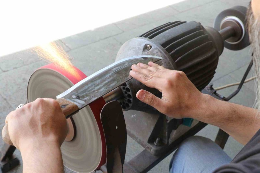 Antalya’da Bıçakçılarda Bayram Mesaisi