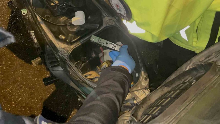 Karaman’da Durakta Otobüsten İnen Yolcuya Elektrikli Bisiklet Çarptı: 1 Yaralı