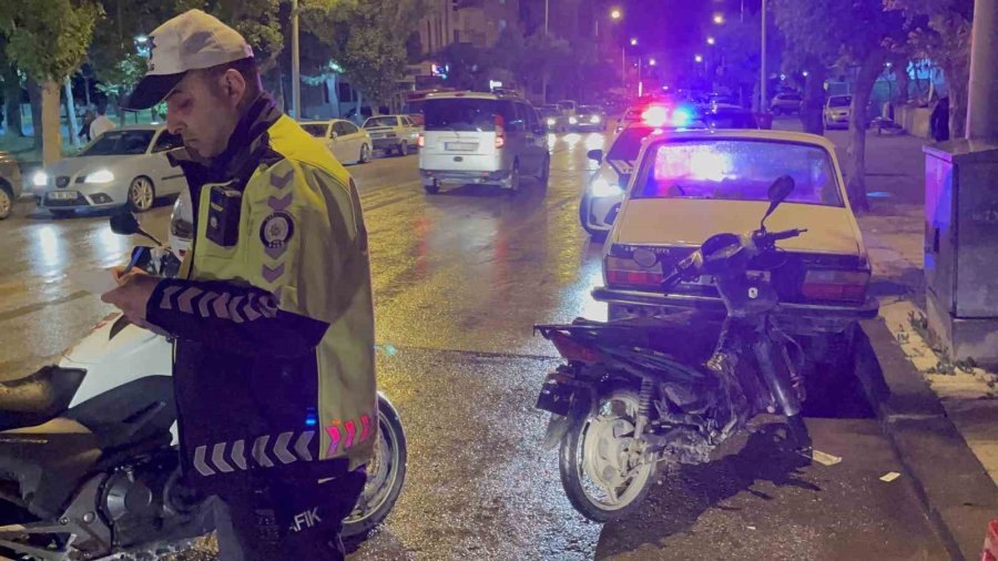 Karaman’da Durakta Otobüsten İnen Yolcuya Elektrikli Bisiklet Çarptı: 1 Yaralı
