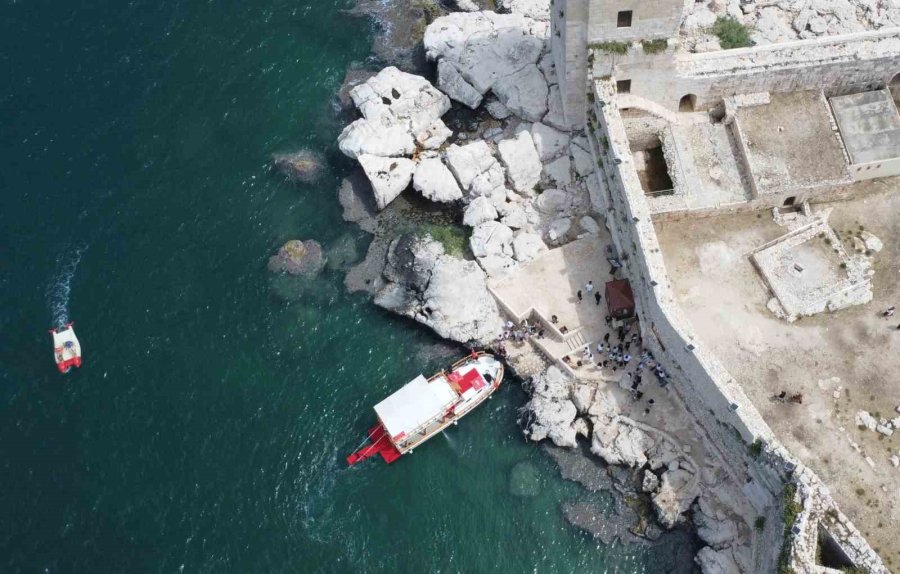 Mersin Sahilleri 9 Günlük Tatili Fırsat Bilen Aileleri Ağırlamaya Başladı