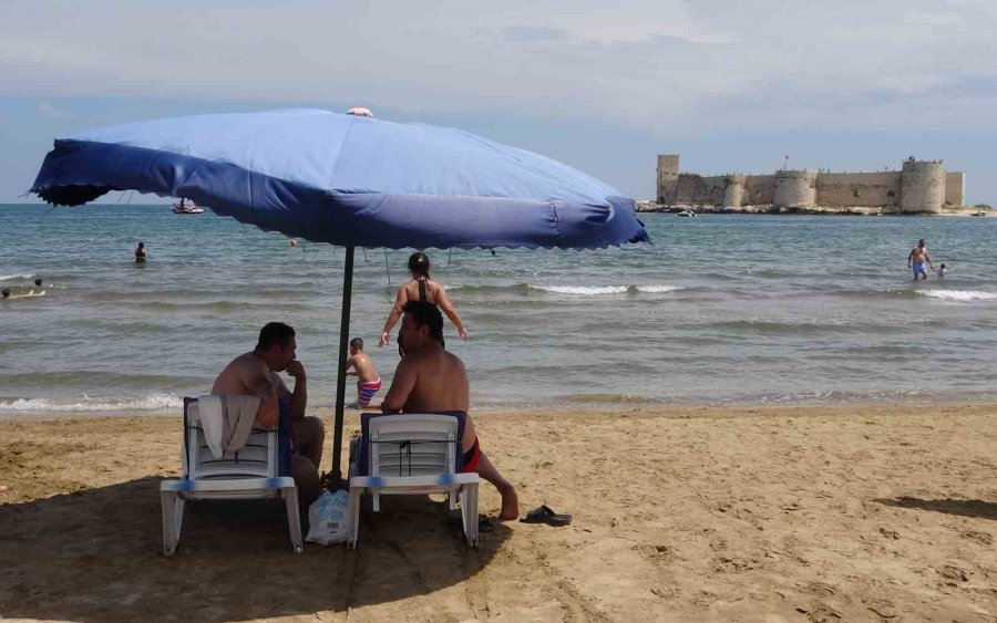 Mersin Sahilleri 9 Günlük Tatili Fırsat Bilen Aileleri Ağırlamaya Başladı