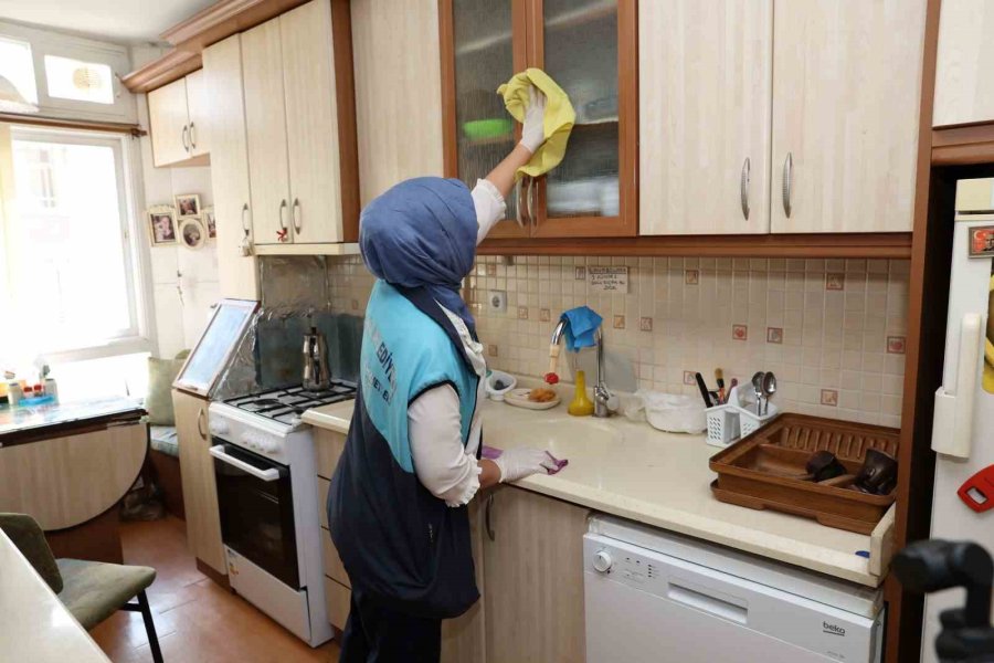 Akdeniz Belediyesinden Gönülleri Isıtan Bayram Hediyesi