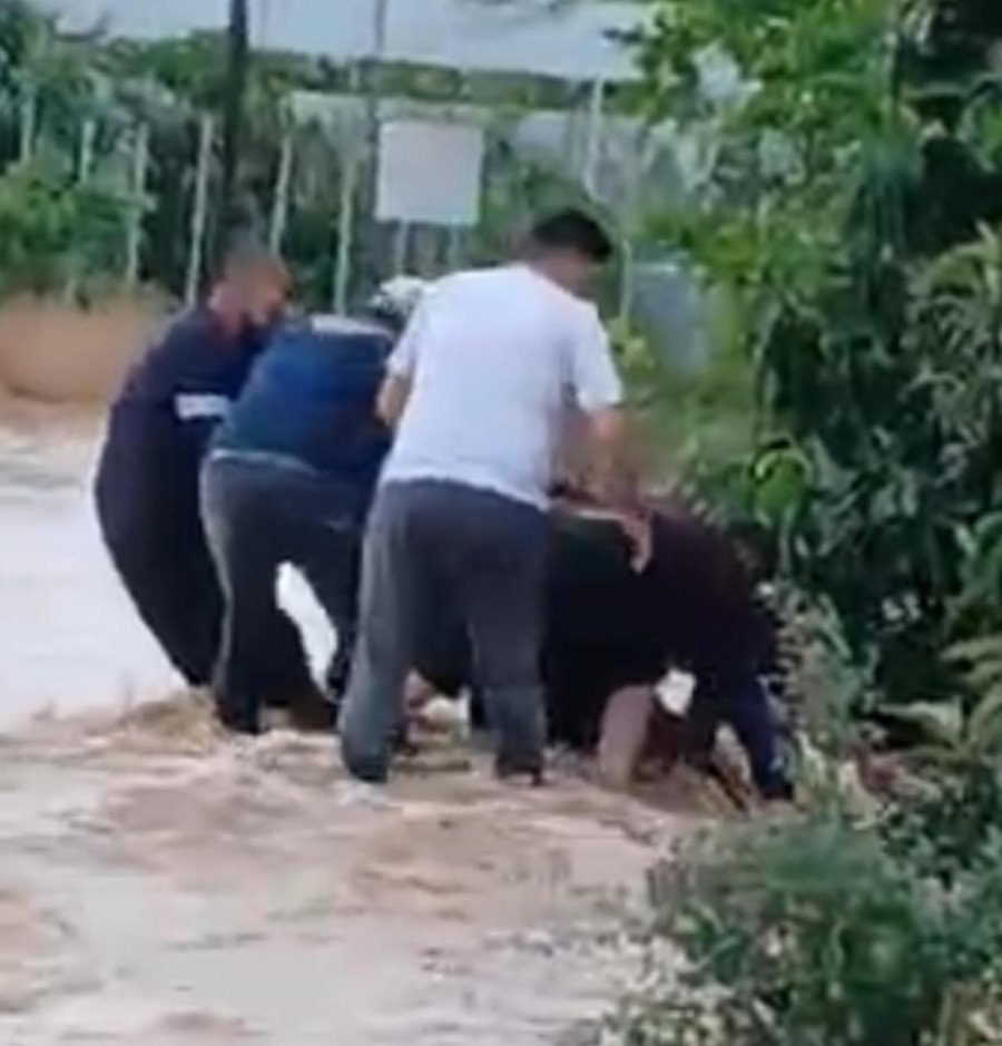 Sele Kapılan Şahsı Mahalle Sakinleri Kurtardı
