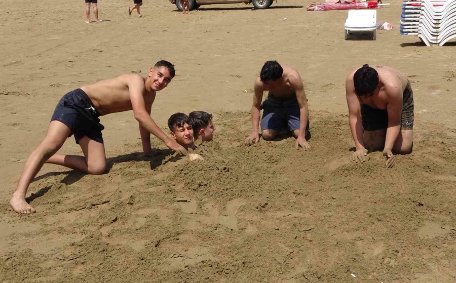 Mersin Sahilleri 9 Günlük Tatili Fırsat Bilen Aileleri Ağırlamaya Başladı