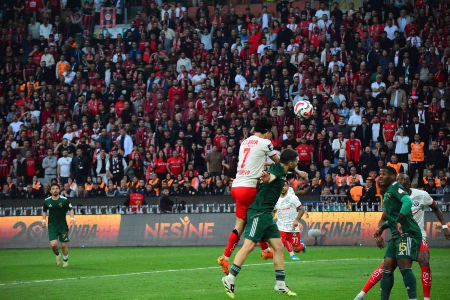 Trendyol 1. Lig Play-off Final: Esenler Erokspor: 0 - Çorum Fk: 1 (ilk Yarı)