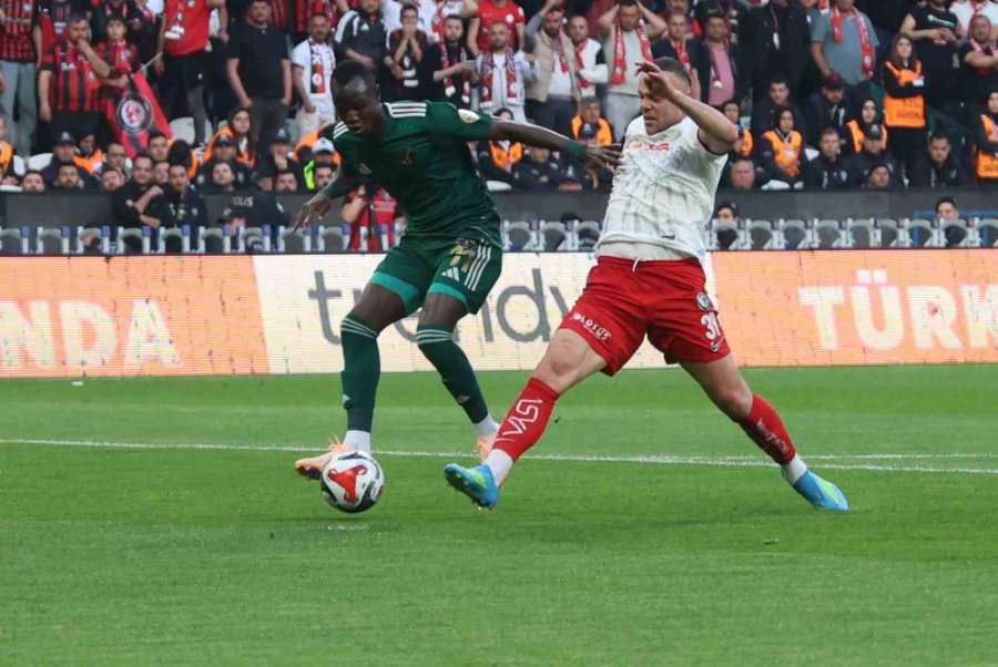 Trendyol 1. Lig Play-off Final: Esenler Erokspor: 0 - Çorum Fk: 1 (ilk Yarı)