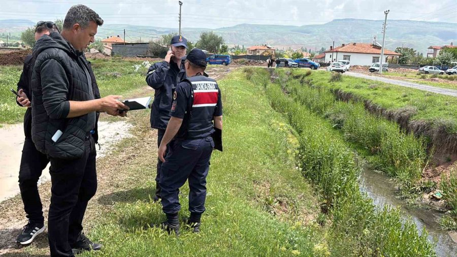 Hayvan Gübresinin Altında Kalan Genç Ağır Yaralandı