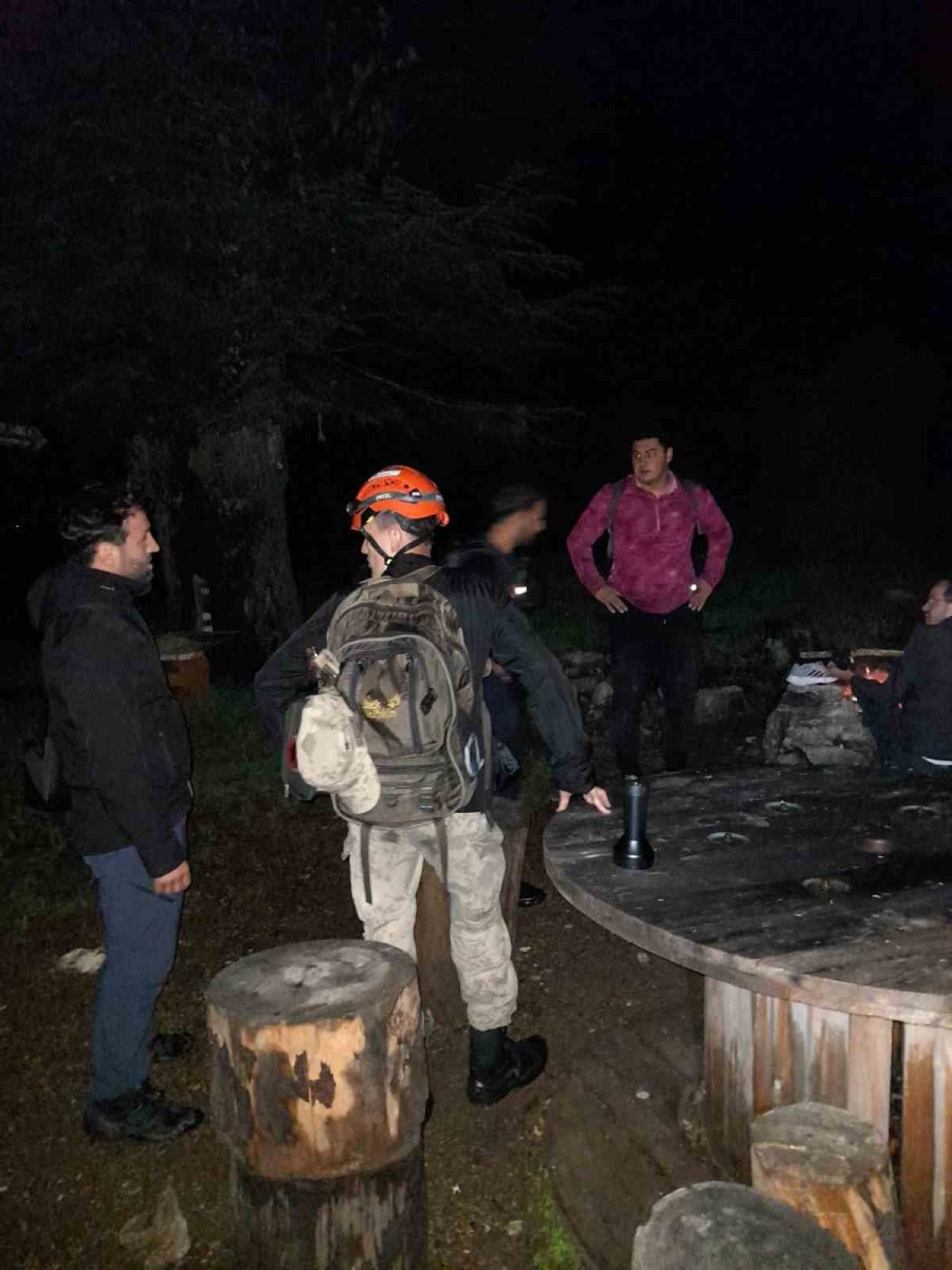 Yaylada Mahsur Kalan 3 Kişi Kurtarıldı