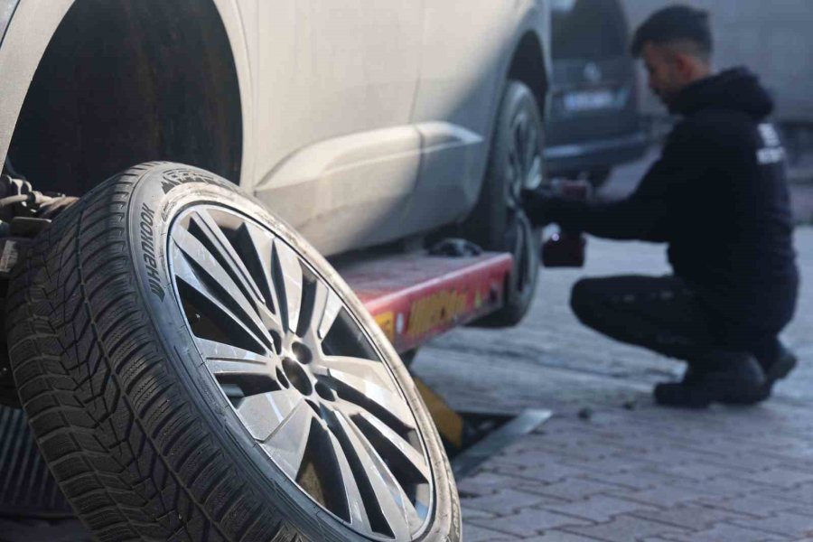 Bayram Tatilinde Yolda Olan Sürücülere Hayati Tavsiyeler