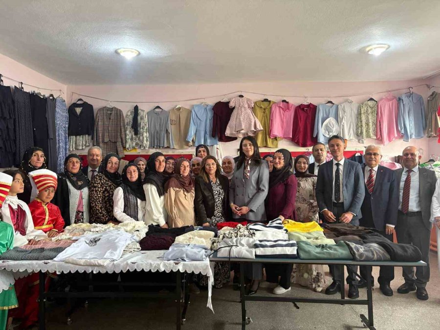 Hacıabdullah’ta El Emeği Ürünler Sergilendi