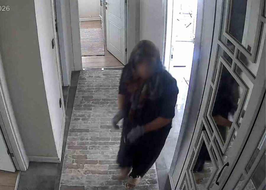 Kurbanlık Parası Çalındı: Şüpheli Eldiven Giyidi Ama Kamera Detayını Unuttu