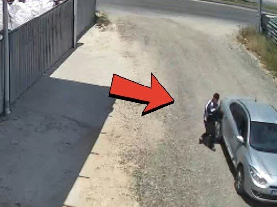 Kendilerini Polis Olarak Tanıtıp Vatandaşları Dolandırdılar