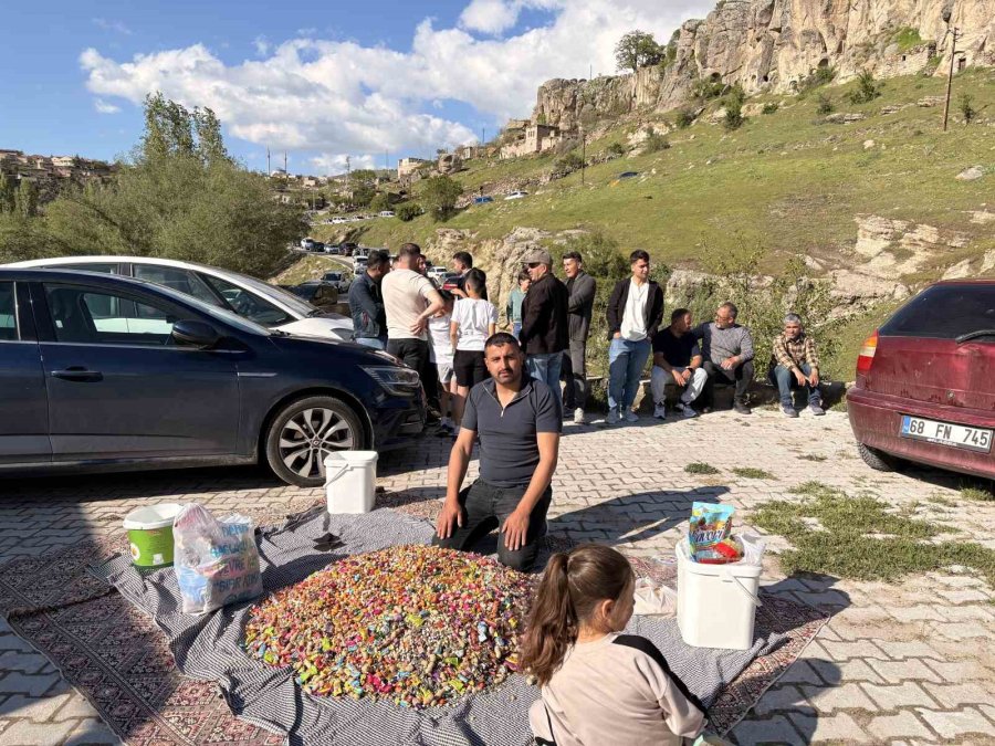 Güzelyurt’ta Şekerli Mezarlık Ziyareti Geleneği Sürüyor