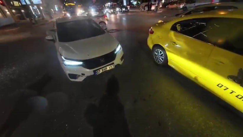 Kırmızı Işık İhlali Kazayı Beraberinde Getirdi