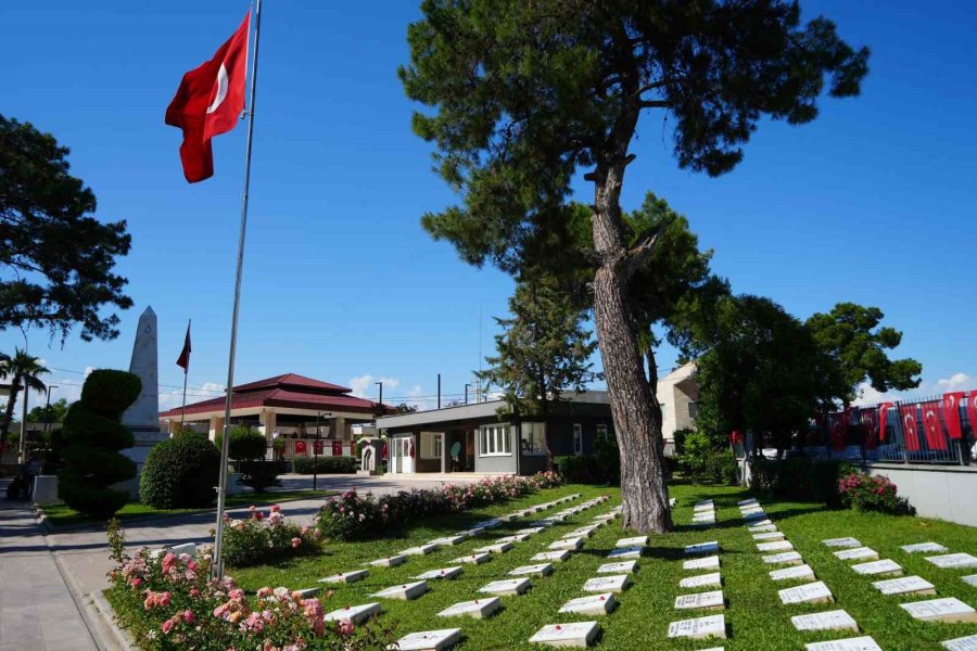 Şehit Babası Evladının Kabri Başında: "30 Sene Geçti Ama Kolay Geçmedi"