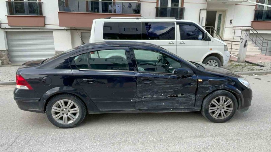 Karaman’da Maddi Hasarla Atlatılan Kaza Kameraya Yansıdı