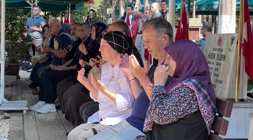 Mersin’de Bayramda Şehitlik Unutulmadı