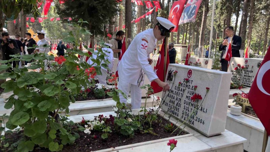 Mersin’de Bayramda Şehitlik Unutulmadı