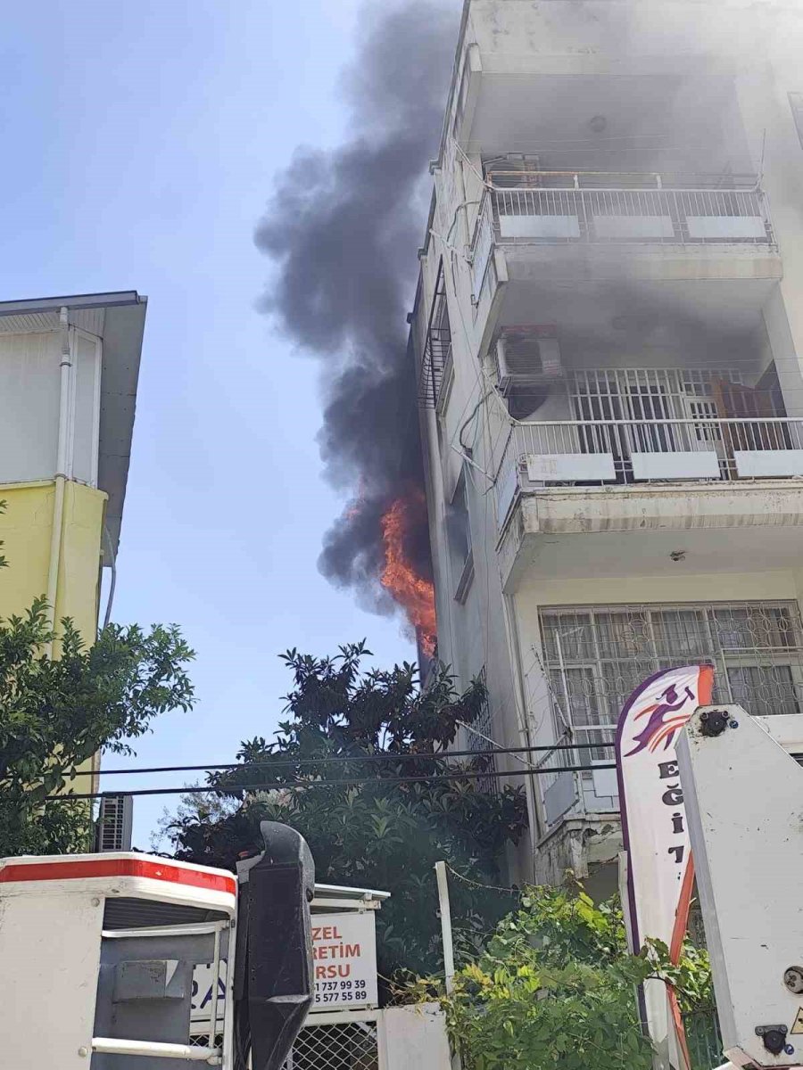 Tarsus’ta Apartman Dairesinde Yangın Paniği