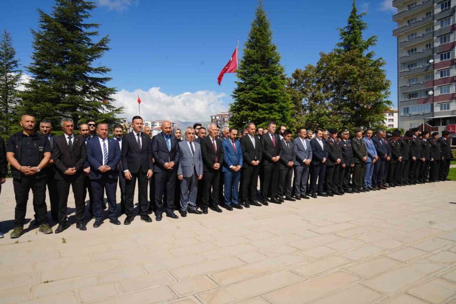 Niğde’de Bayram Arifesinde Şehitlik Ziyaret Edildi
