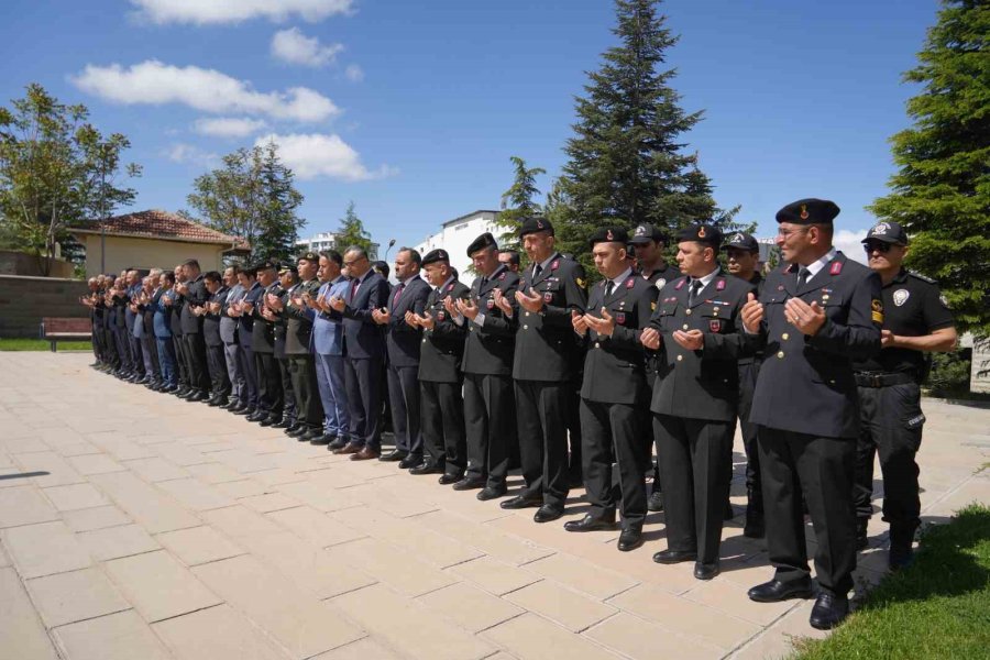 Niğde’de Bayram Arifesinde Şehitlik Ziyaret Edildi