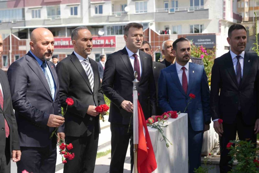 Niğde’de Bayram Arifesinde Şehitlik Ziyaret Edildi