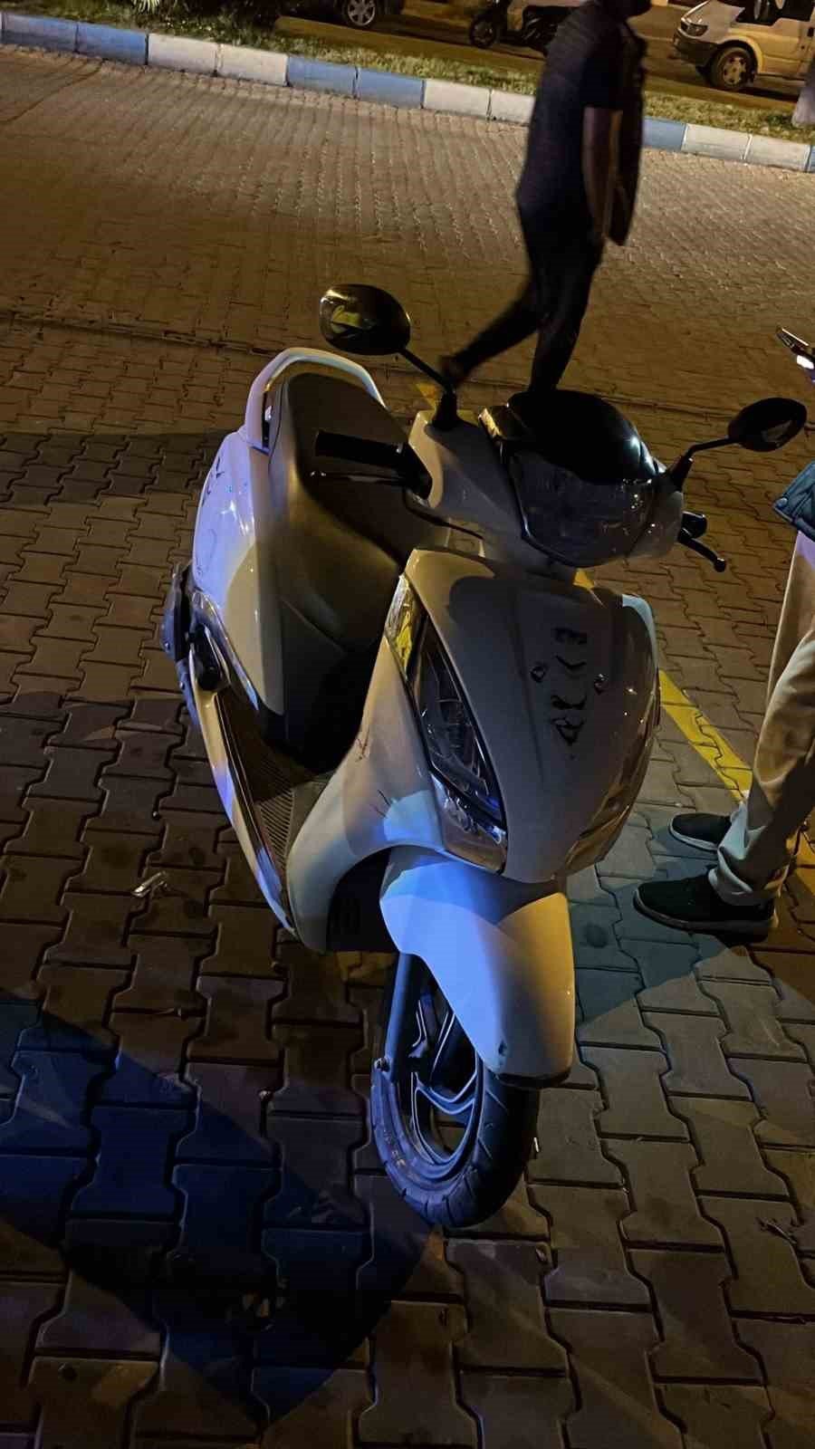 Ön Tekeri Patlayan Motosikletin Sürücüsü Yola Savrularak Ağır Yaralandı